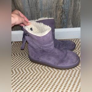 Koolaburra by Ugg size 5 purple Andrah short Sherpa bow back booties